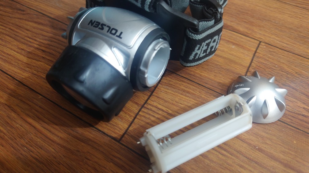 Tolsen Lampada LED Portatile 7 Luci - Multifunzione 1/3/7 LED 50 Lumen - Con Doppio Blister - Batterie Non Incluse - 3