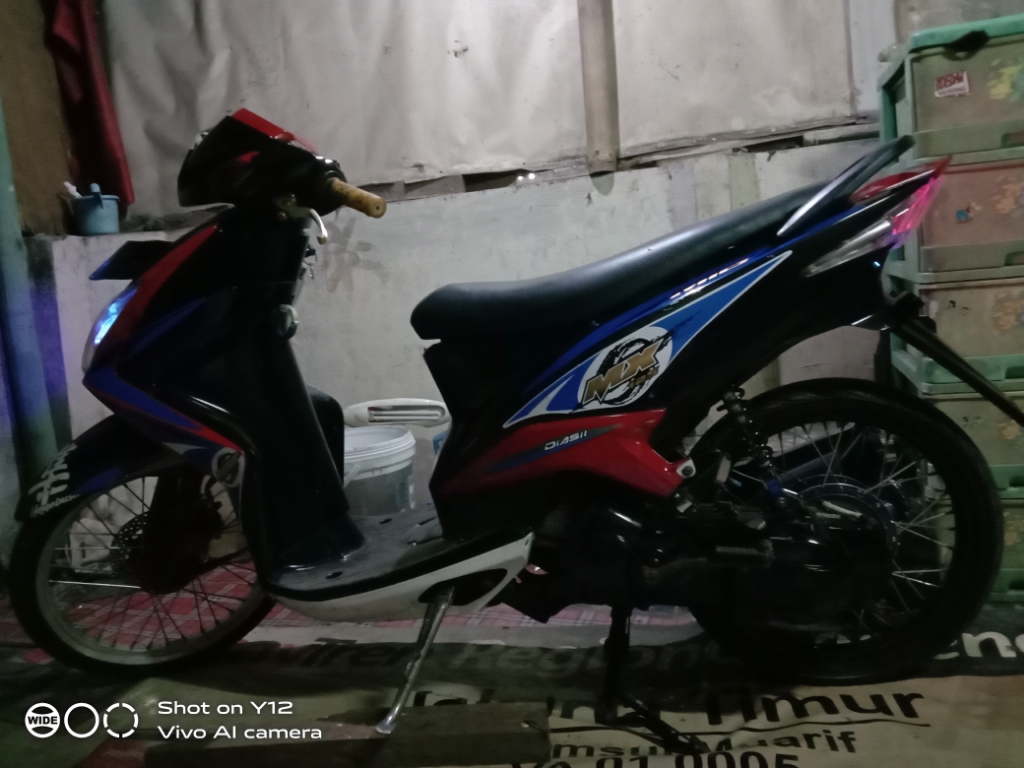 Striping Stiker Lis Variasi Motor Yamaha Xeon RC 125 Thailand 03