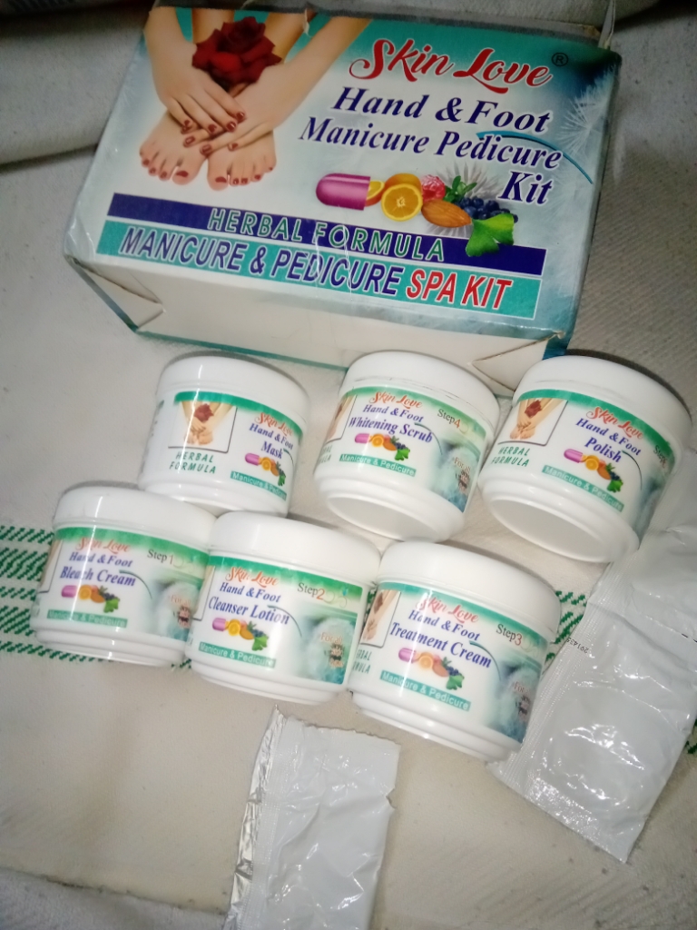  Manicure & Pedicure Kit (6 x 100 ML)