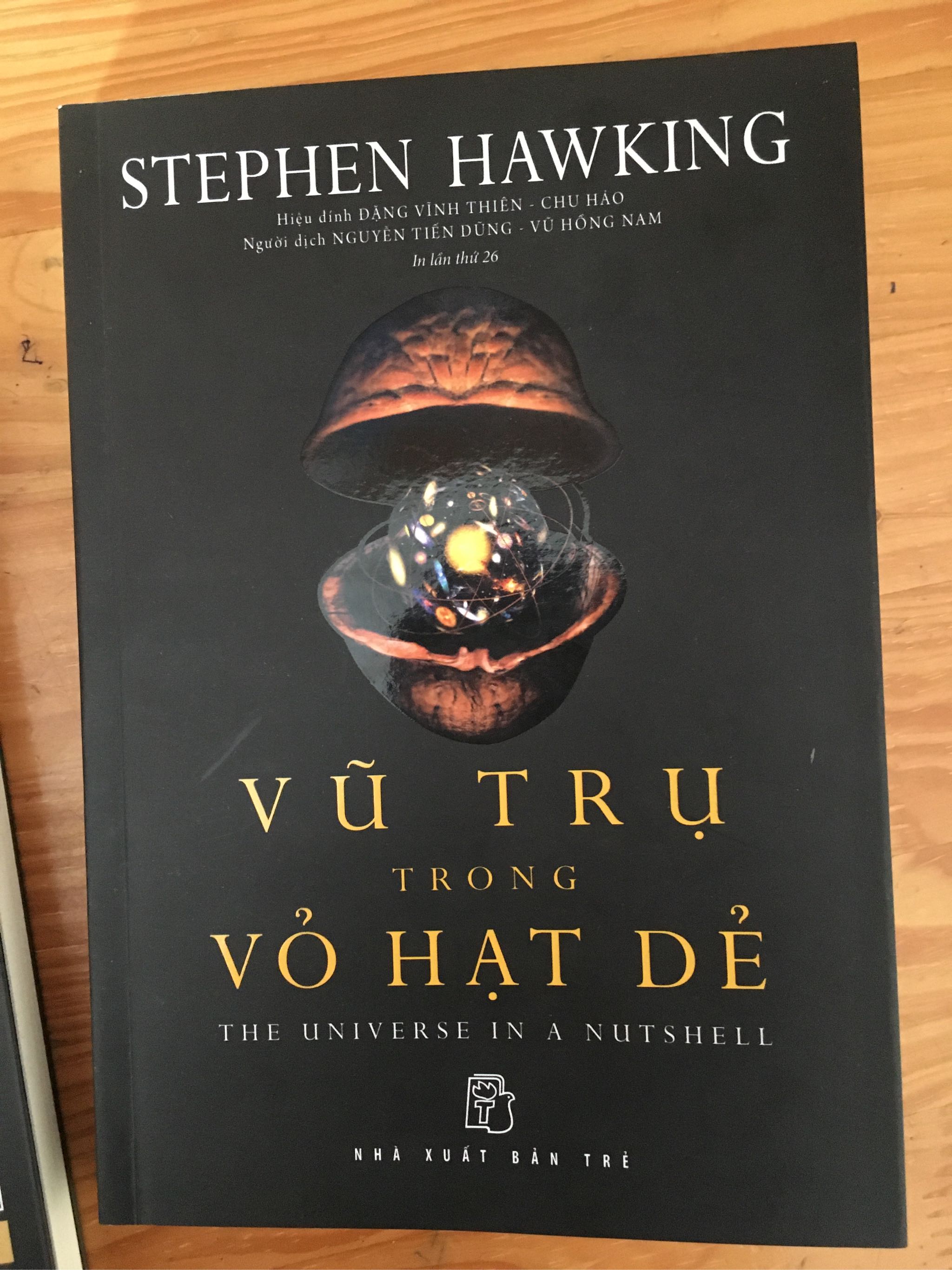Review sách Vũ trụ trong vỏ hạt dẻ - Stephen Hawking 3 Vũ trụ trong vỏ hạt dẻ 1