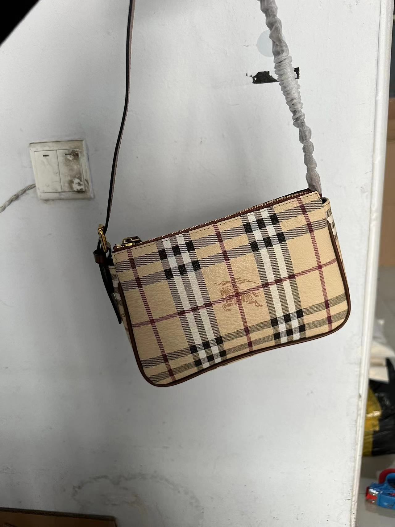 Burberry Lunch Bag – In Wang Vintage