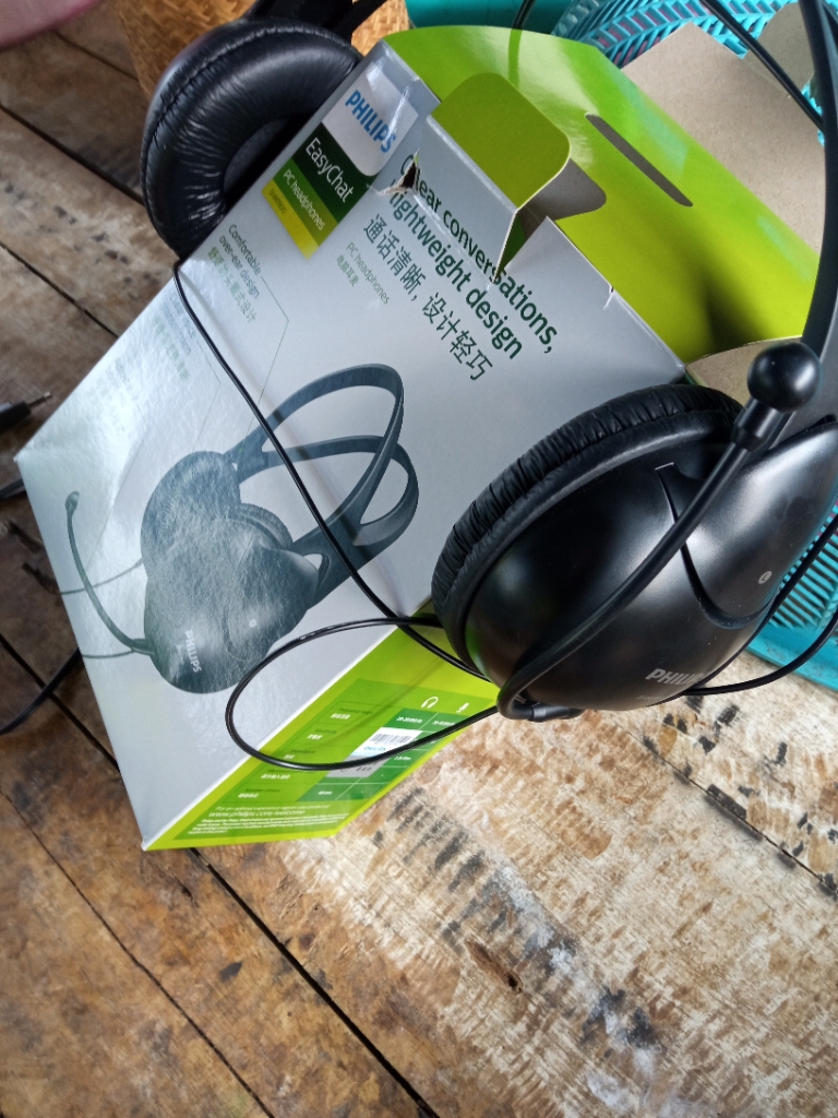 Philips SHM1900 lightweight over-ear PC 