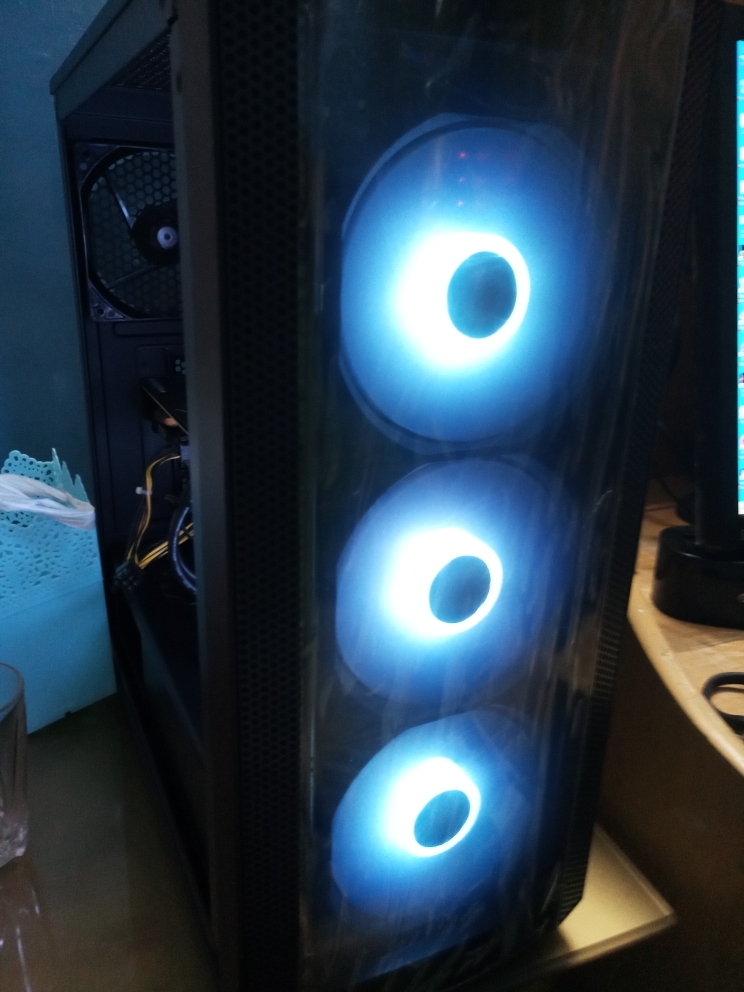  Thermaltake Versa J25 Tempered Glass RGB Edition Mid-Tower Chassis CA-1L8-00M1WN-01