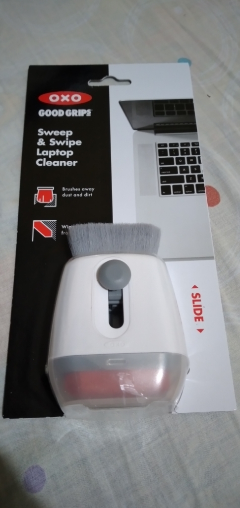 OXO Good Grips Sweep & Swipe Laptop Cleaner,White,One Size – The Gadget  Collective