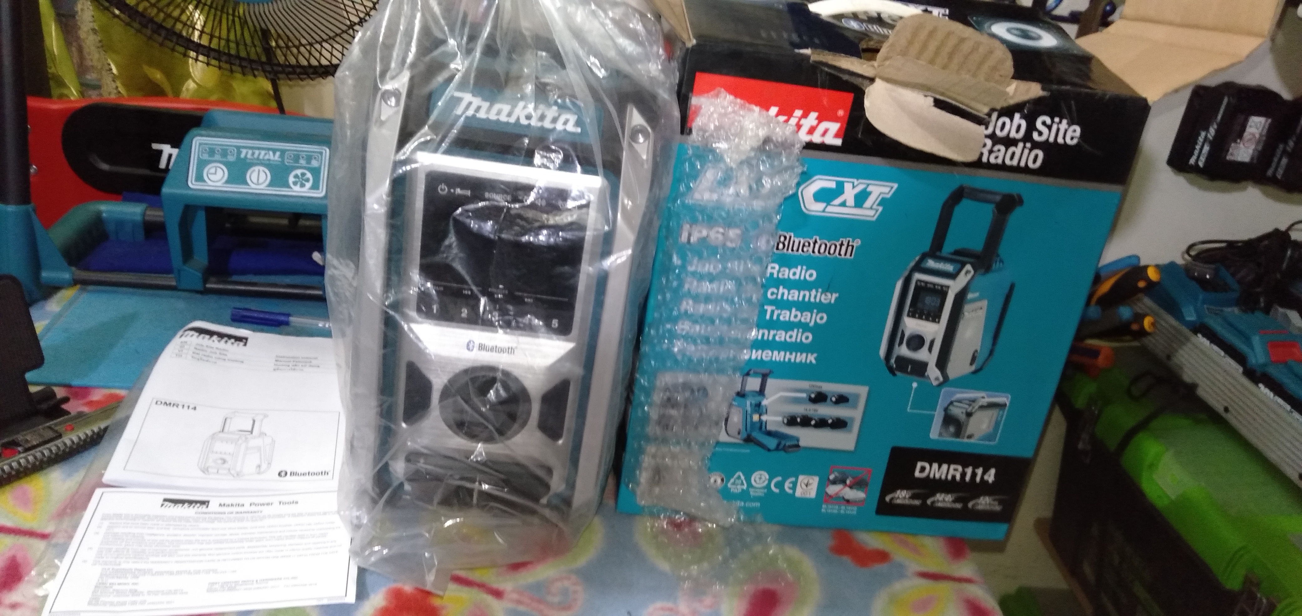 DMR114 / Makita DMR114 Cordless or Electric Jobsite Radio with Bluetooth