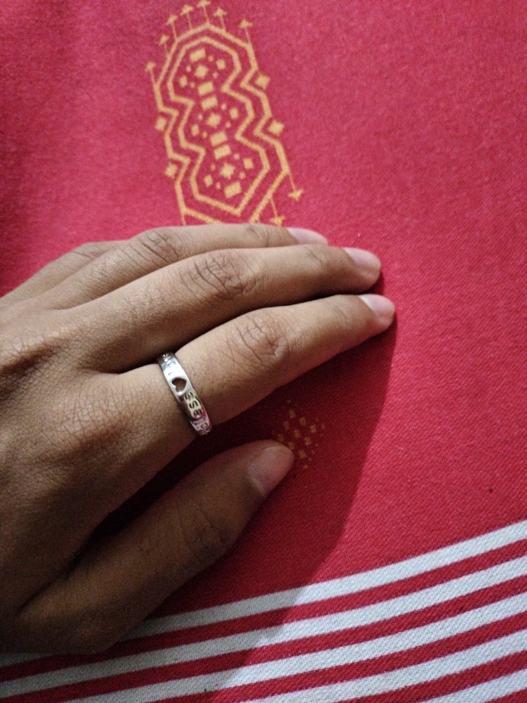 Gucci Blind For Love Ring On Hand Love Promise Couple Finger Ring