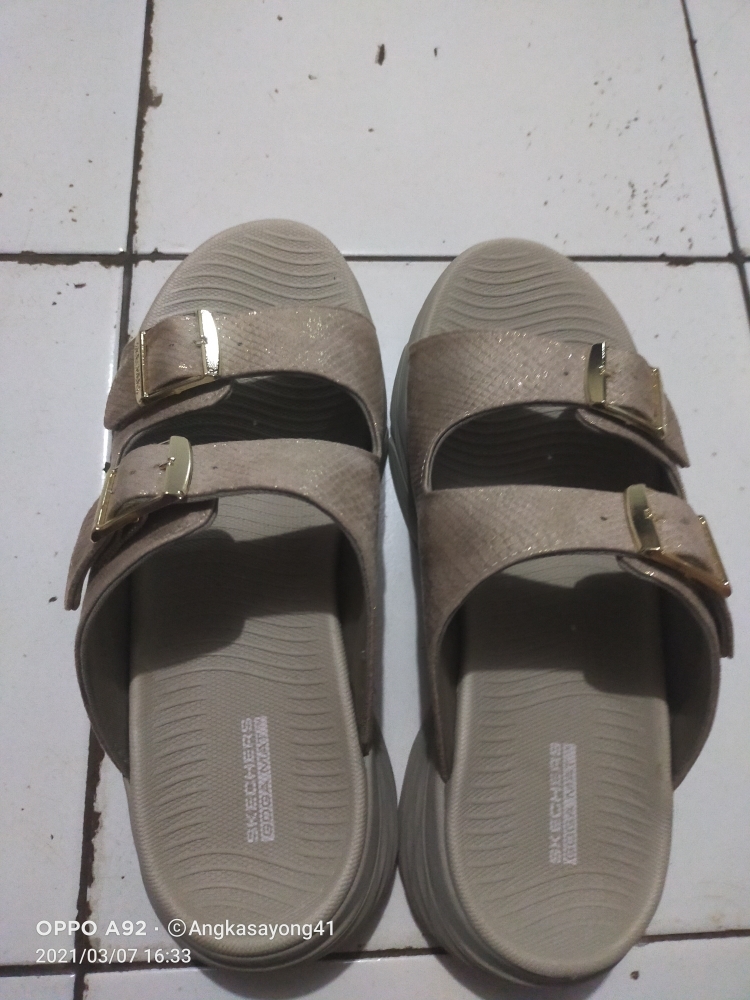 skechers thrive sandals