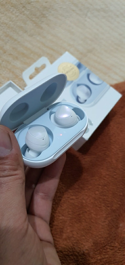  Original Samsung Galaxy Buds (2019)  Wireless Headset/ Handsfree/ Ear phones White