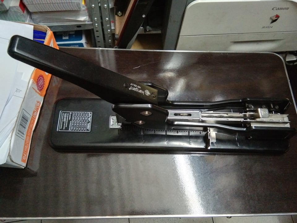 Kangaro HD-23L long reach stapler. Uses 23 series staples. Up to 140 sheets