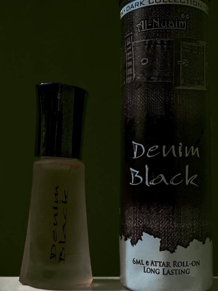 Set ingrijire DENIM Black: Lotiune after shave, 100ml + Deodorant spray,  150ml + Borseta