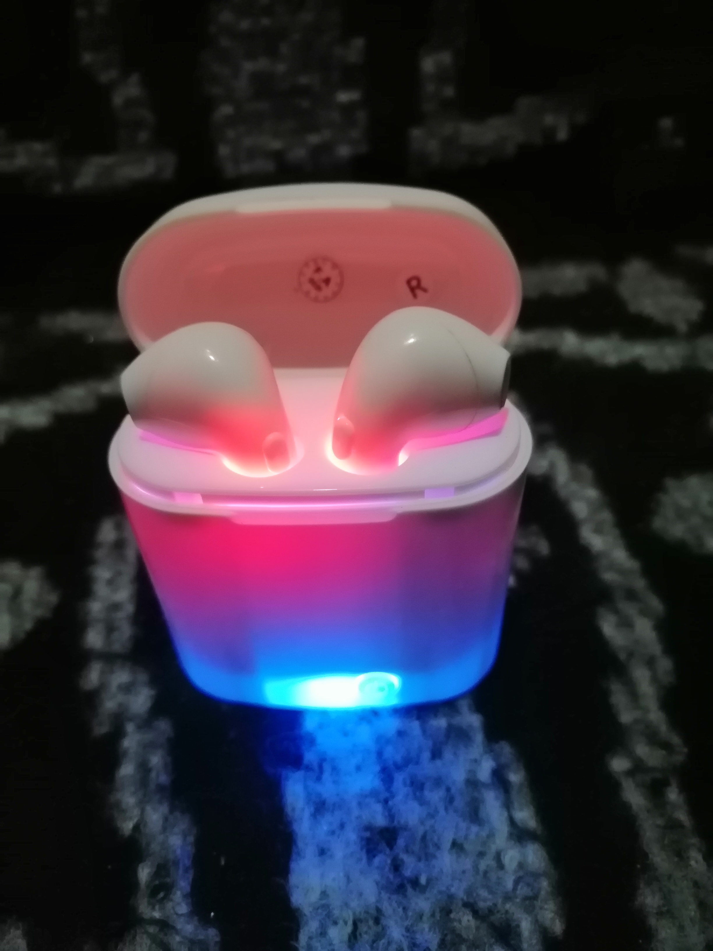  Bluetooth Earphone Headset Airpods  i7S   I7S TWS Wireless Bluetooth Earbuds with Magnetic Charging Box and Cable for all Smart Phones