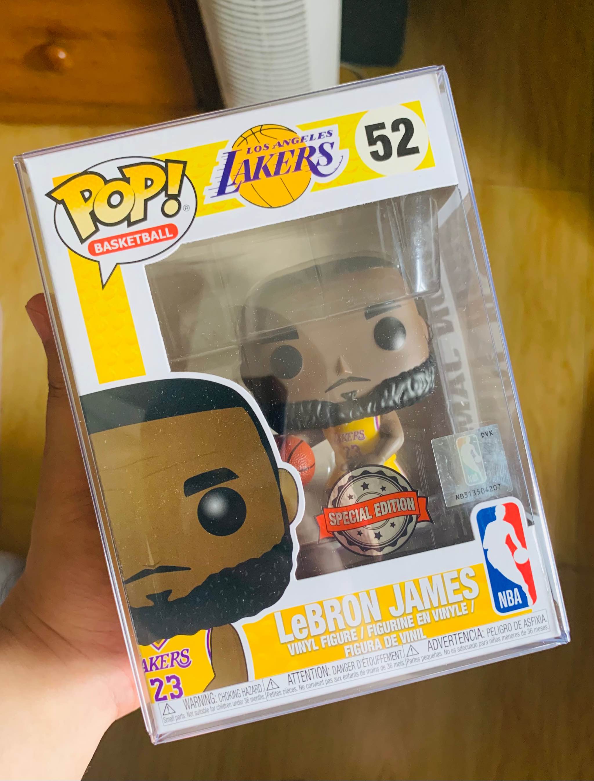 Funko POP! NBA LA Lakers - Lebron James #52 Yellow Jersey Special Edition