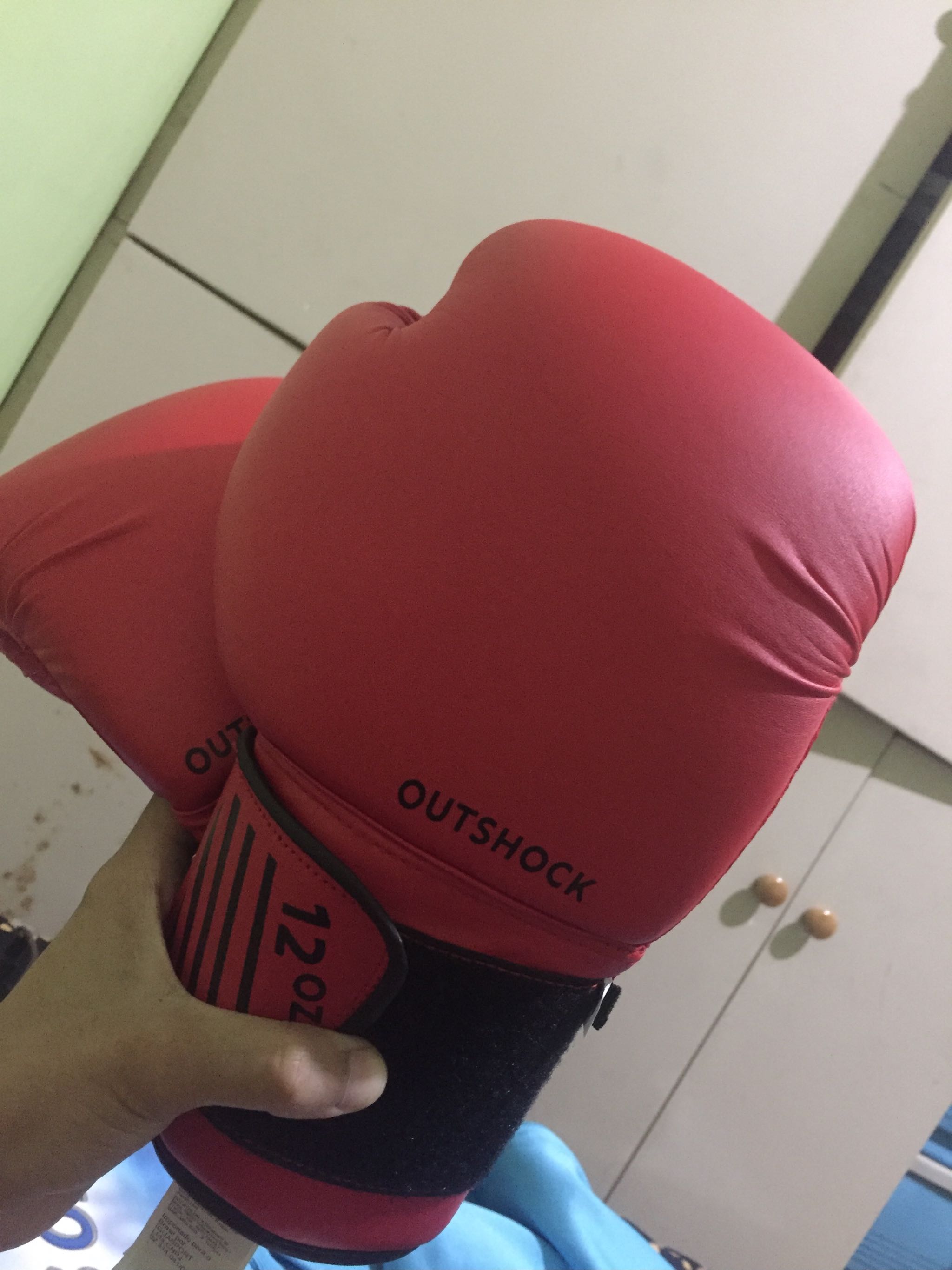 outshock 100 beginner boxing gloves