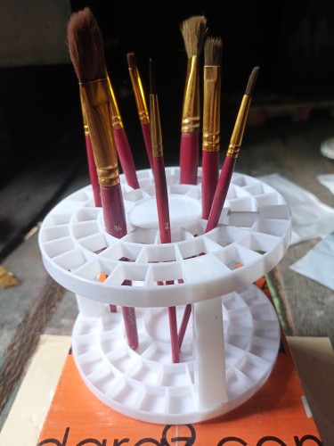 AHANDMAKER 49-Hole Paint Brush Holder – Purple Plastic Organizer For Artist Pens, Pencils, Makeup Brushes & Small Tools
