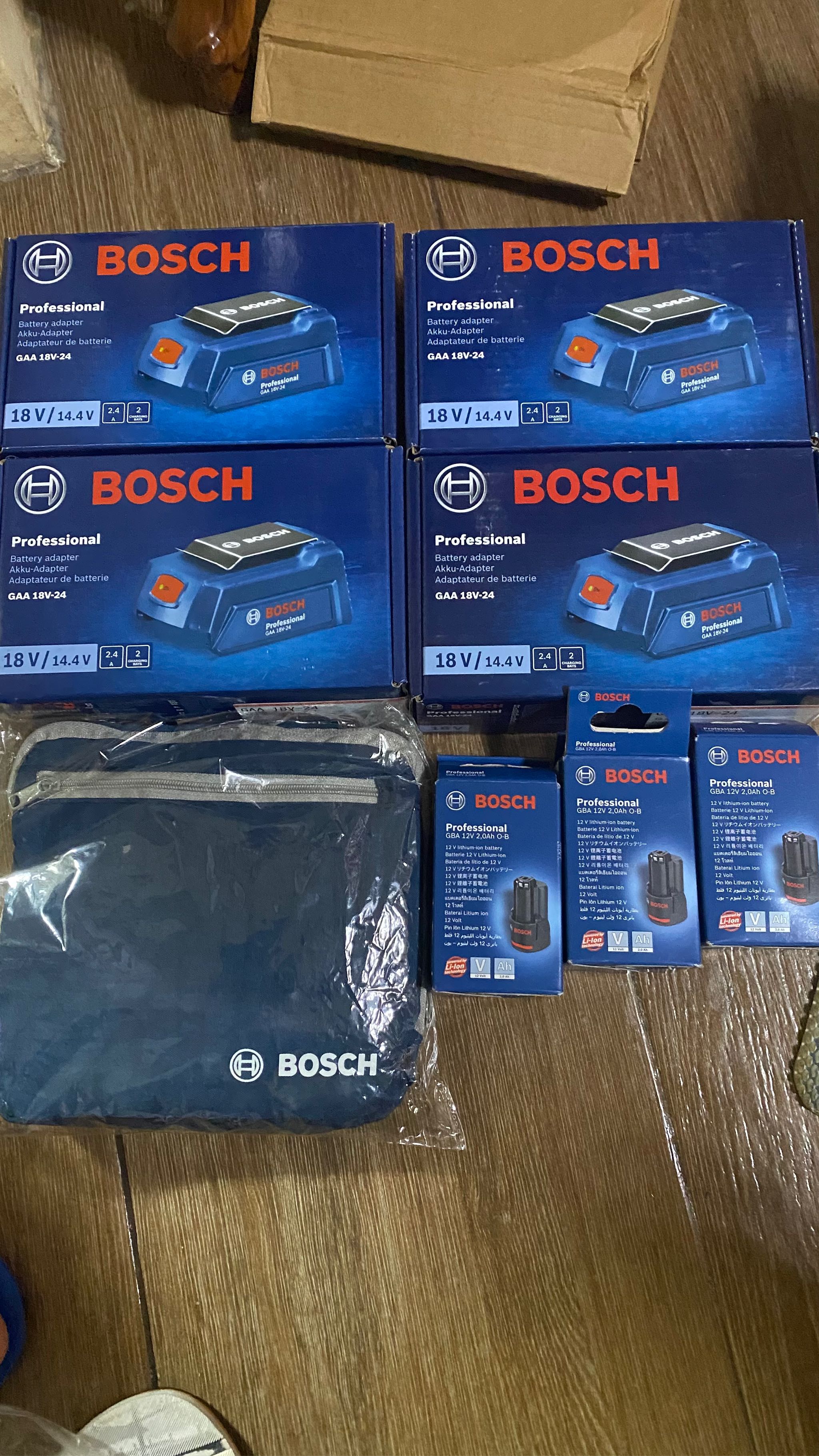 Bosch Professional Accessories 1600A00J61 GAA 18V-24 USB Battery Adapter 12V  - 18V