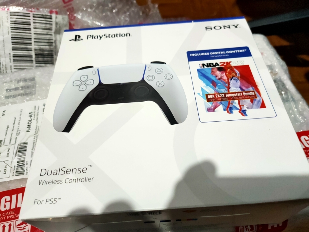Pack Sony Dual Sense White + NBA 2K22 PS5
