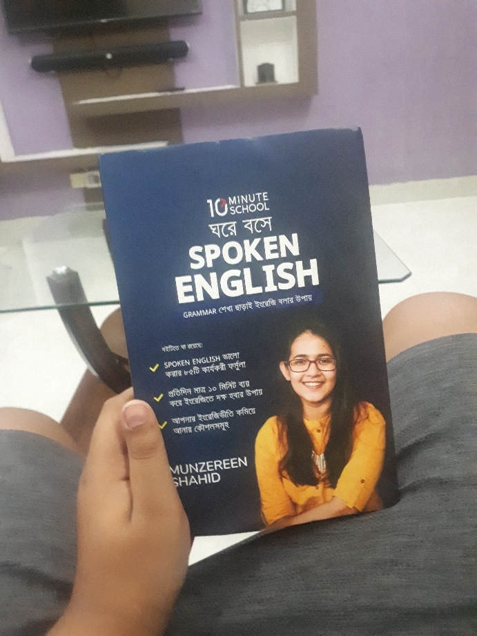 U meni qora ichki kiyimda videoni yalashga majbur qildi.