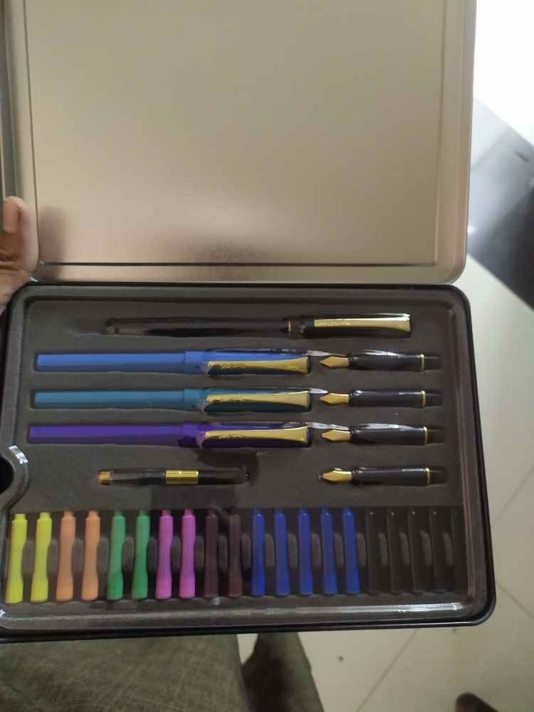 Mont Marte Calligraphy Set 33 Piece
