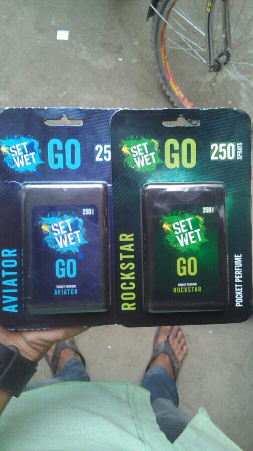 set wet go pocket perfume