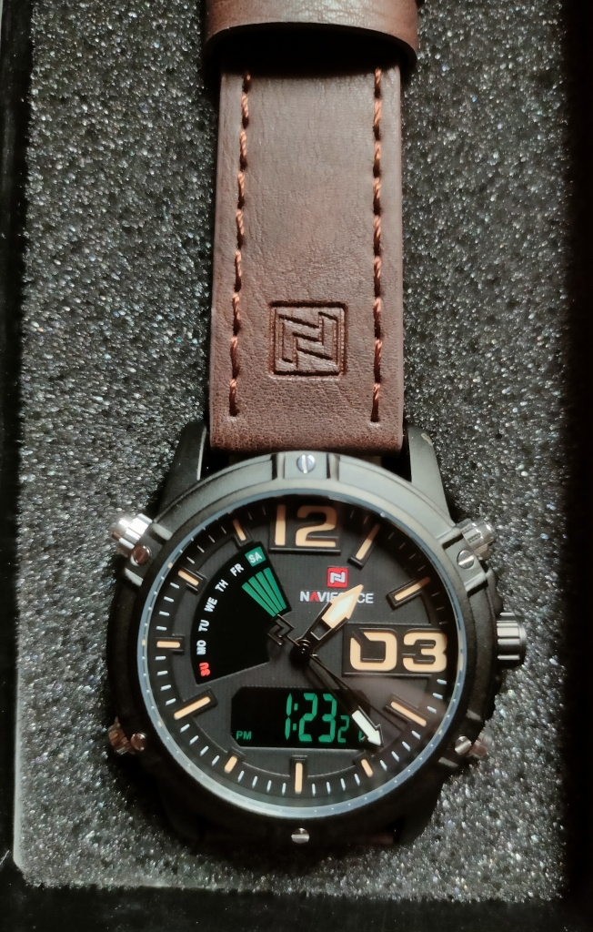 Naviforce hot sale watch 9095