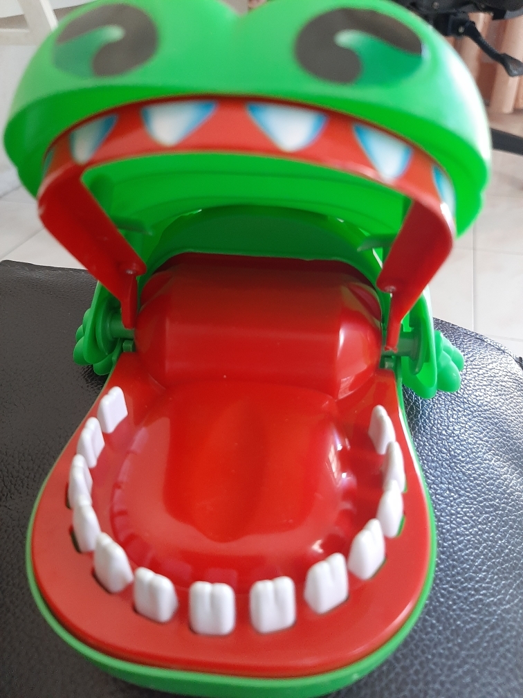 LARGE SIZE】 Crocodile Dentist Mouth Bite Finger Hand Kids Funny