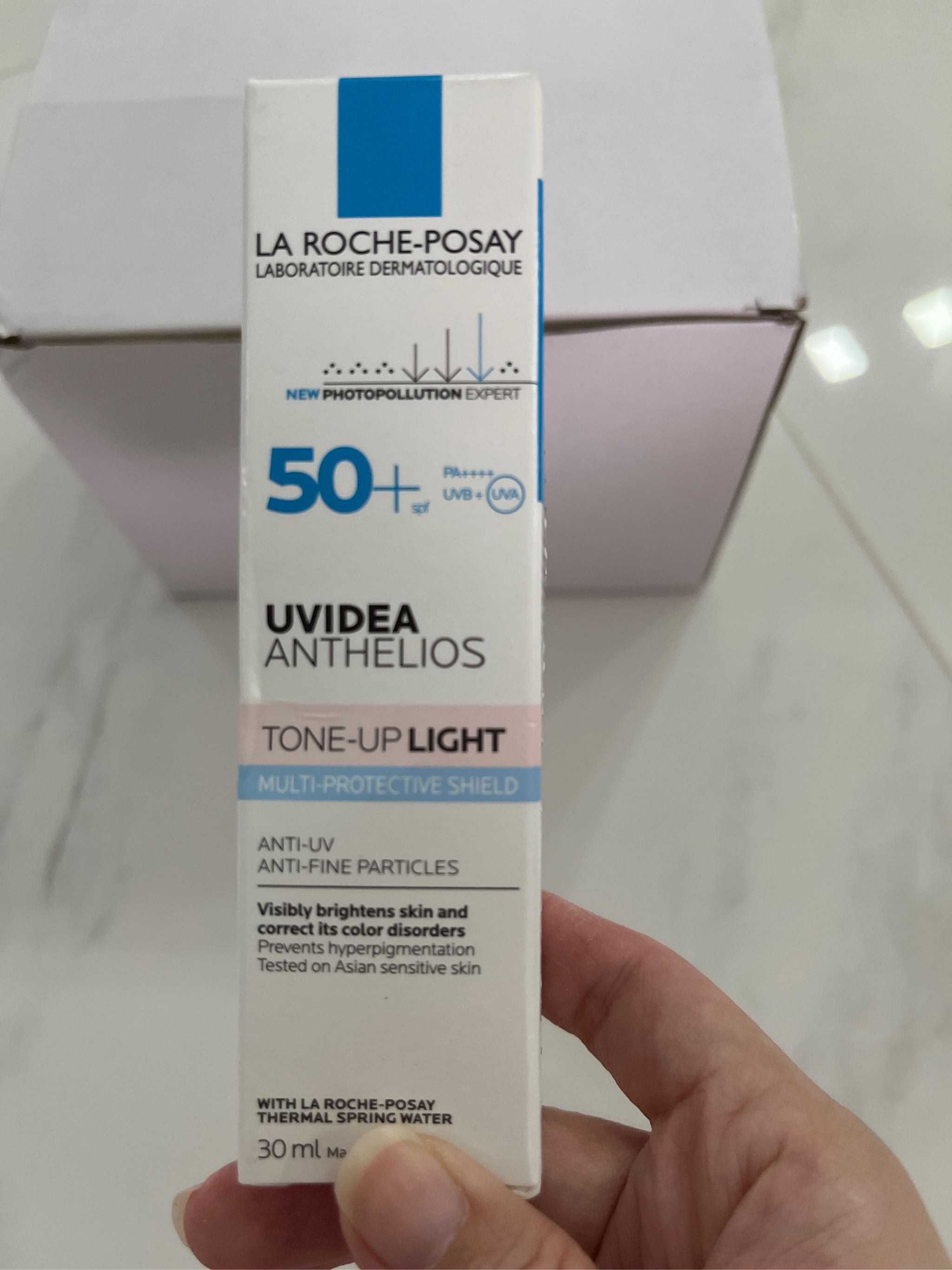 LA ROCHE-POSAY Uvidea Tone Up Light 