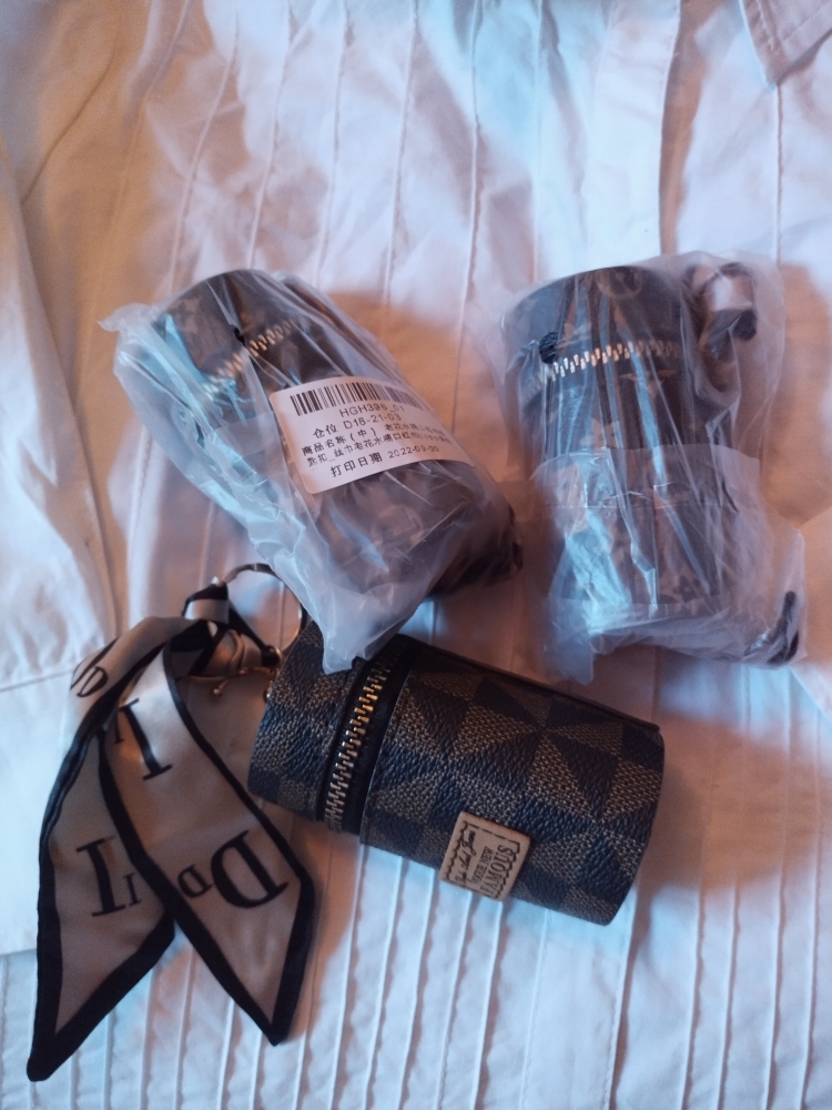 Creative silk scarf presbyopia bucket lipstick bag keychain large capacity  storage bag couple accessories pendant gift