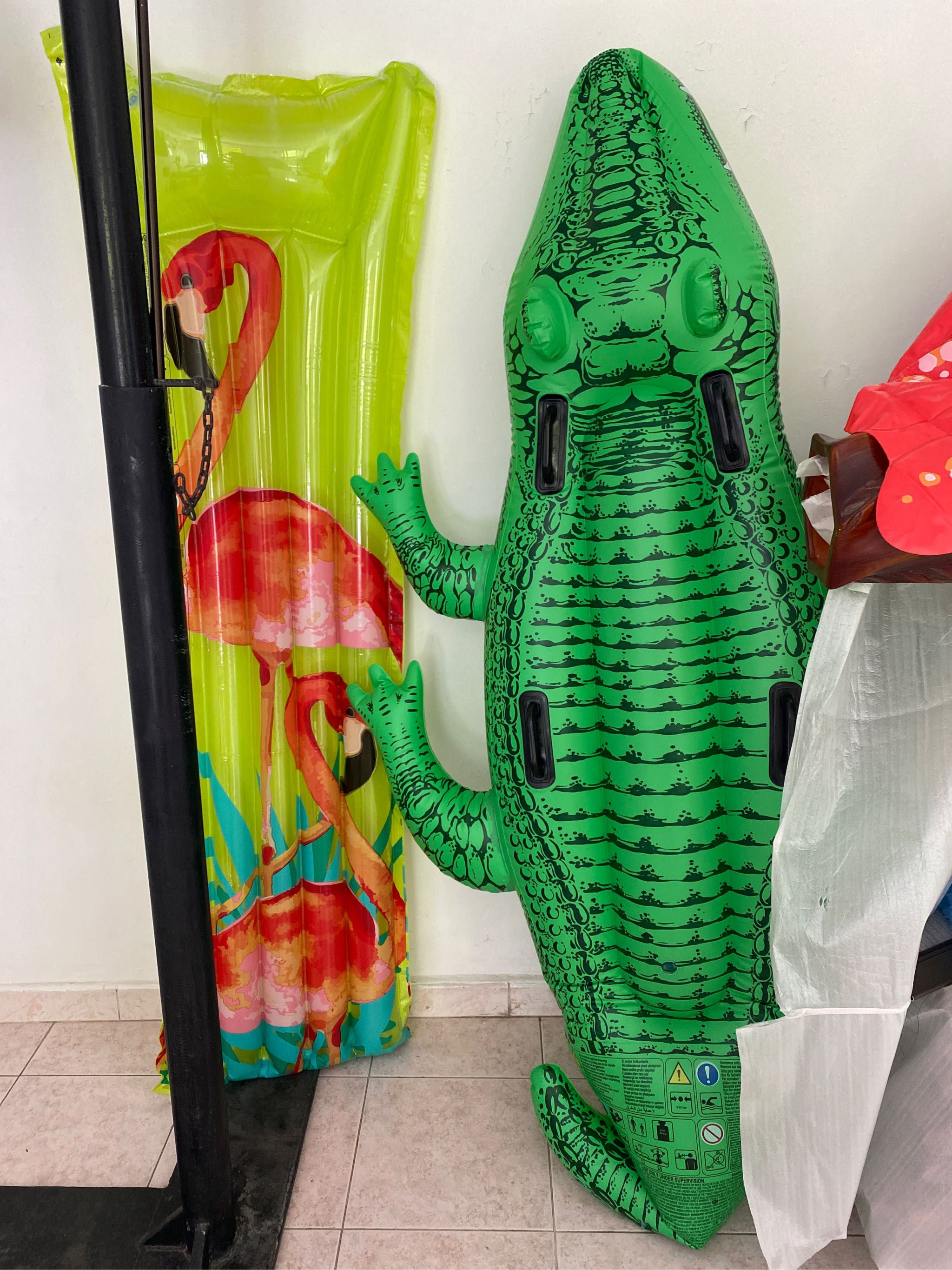 Colchoneta Hinchable Intex De Cocodrilo Gigante De 203 X 114 Cm, Para 2 Niños, Con 2 Cámaras De Aire Y Asas De Agarre