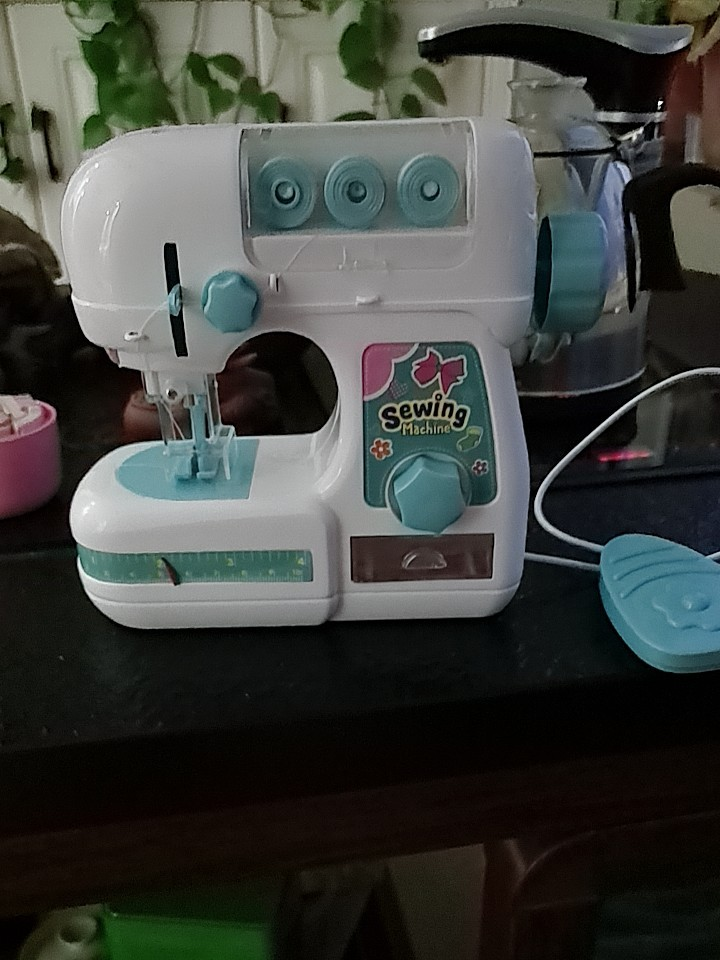 Kids Simulation Sewing Machine Toy Mini Furniture Toy Educational