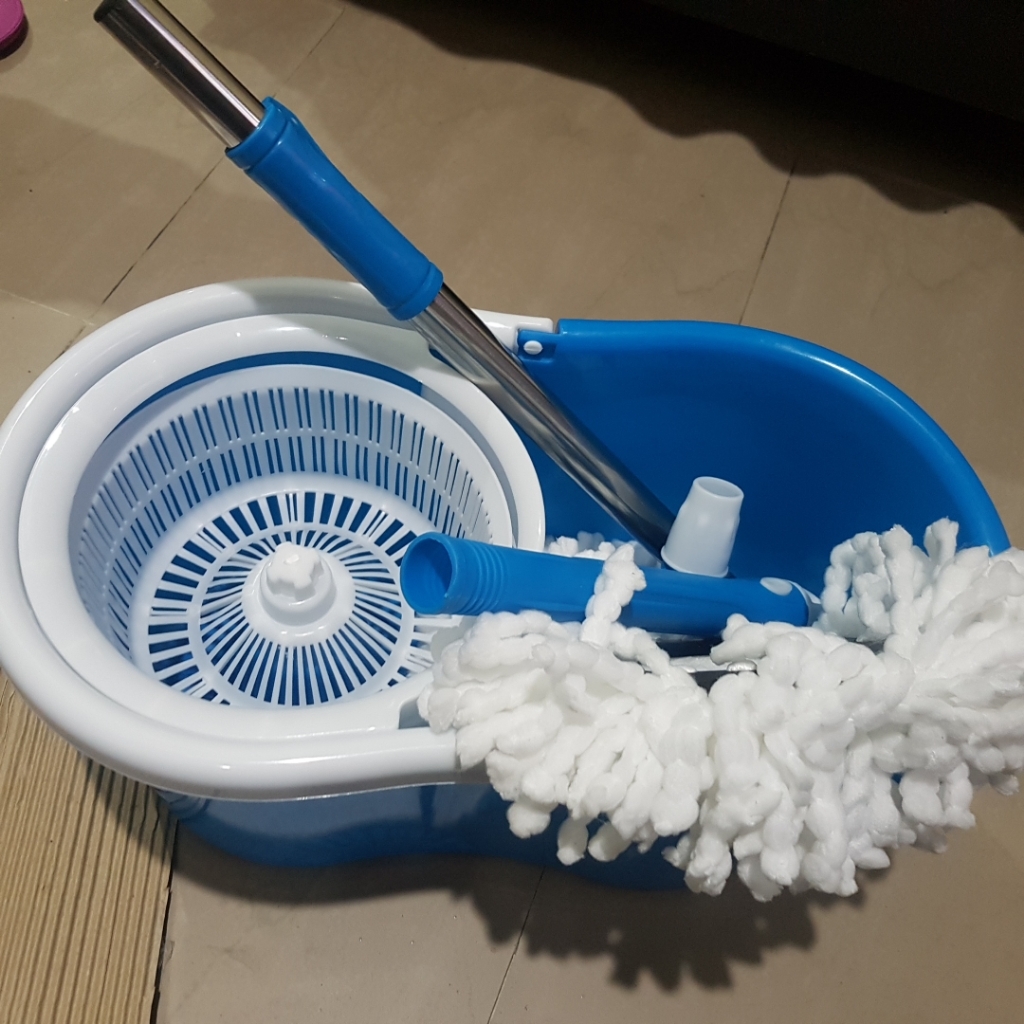  360° Spinning Rotating Magic Spin Floor Mop & Bucket Set + 3 Microfiber Cleaning Heads