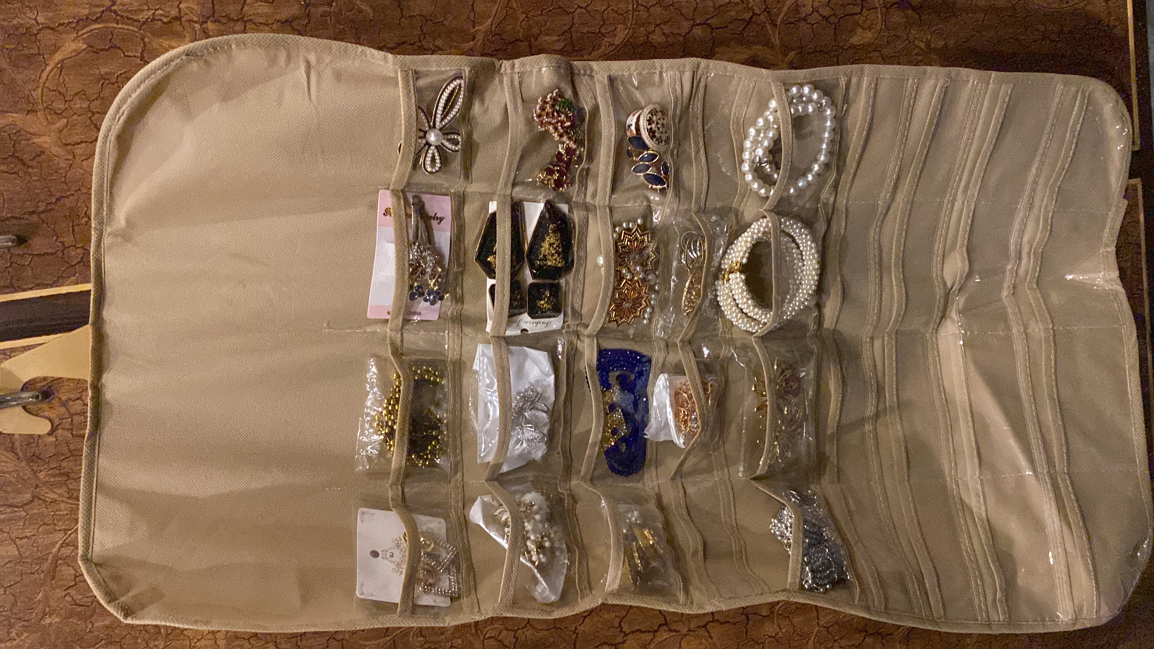 INTSUPERMAI 80-Pocket Hanging Jewelry Organizer – Double-Sided Storage Holder With Fabric Bags