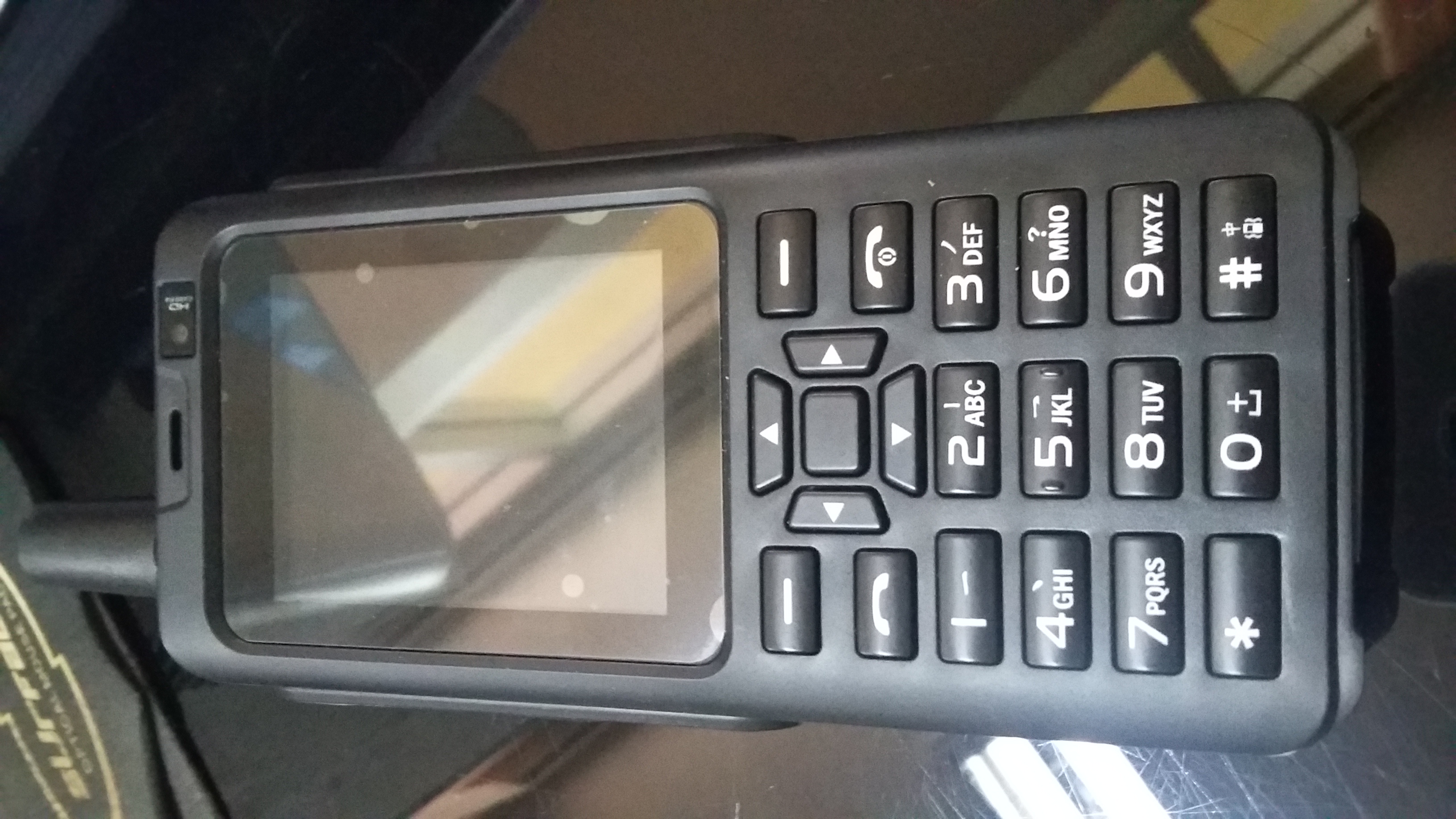 UNIWA F100 3G LTE Zello Walkie Talkie, 4.0-inch SOS Button 2GB RAM 16GB ROM Android 10.0 Dual Camera NFC 3800mAh IP54 Waterproof PoC Radio Smartphone - 1