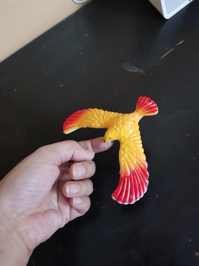  Amazing Balancing Eagle With Pyramid Stand Magic Bird Desk Kids Toy Fun Learn