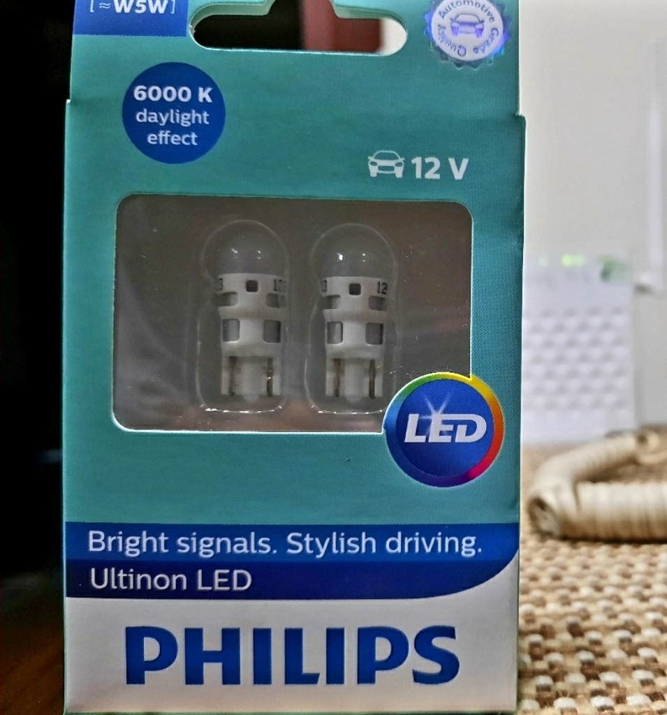 Philips Ultinon T10 W5W - Parking Lights - 6000k Cool White