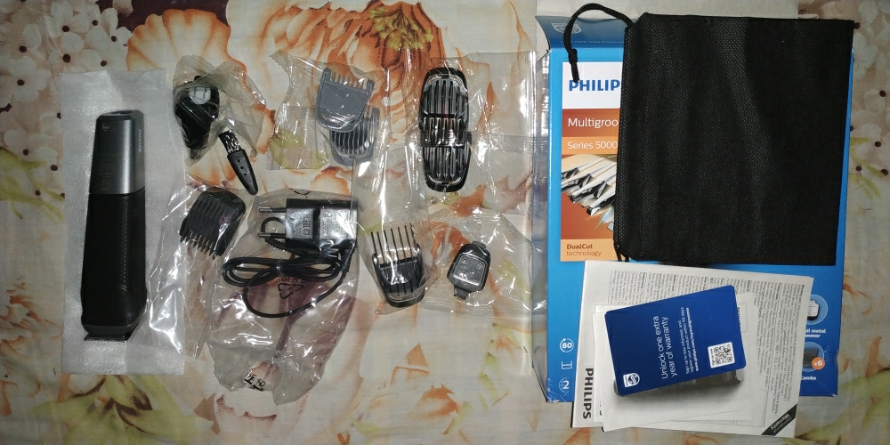 Philips Norelco All-in-One Multigroom Vacuum Turbo-Powered Beard ＆ Mustache Trimmer Grooming Kit, Bonus FREE Cube Hard Case Included