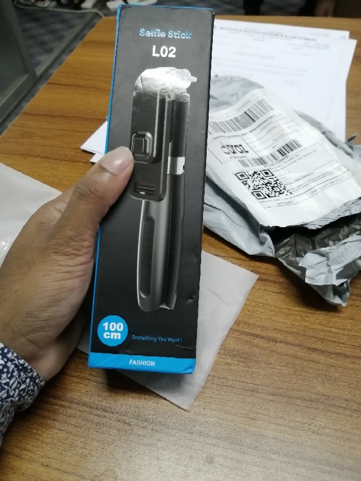 Extendable Wireless Selfie Stick Tripod L02 Phone Self Stick With