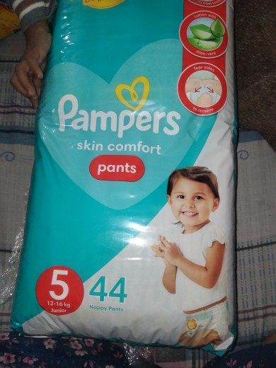 Pampers Pants Baby Diapers (Size 5 Junior, 44 Pcs)