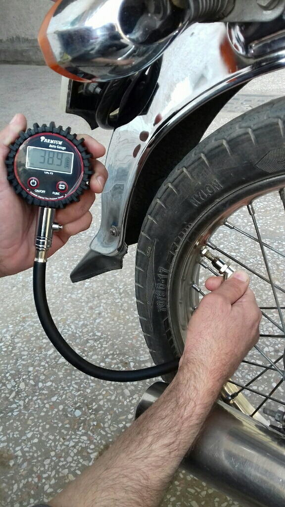  LCD Display Digital Tire Air Pressure Gauge 100 PSI High Accuracy Barometers Monitoring Tools Tester for Car Motorcycle Bicycle