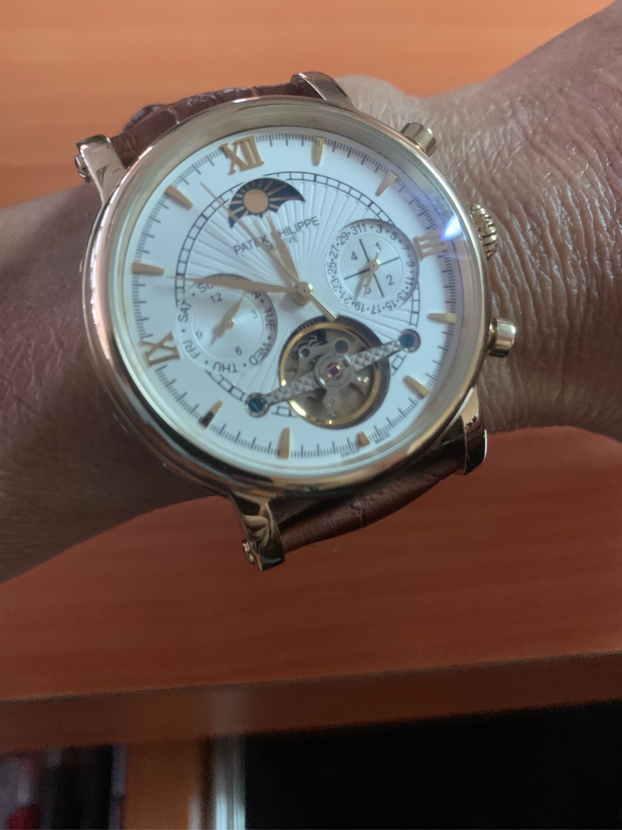 T ng h p ng H Patek Philippe Geneve 750 P83000 gi r b n ch y