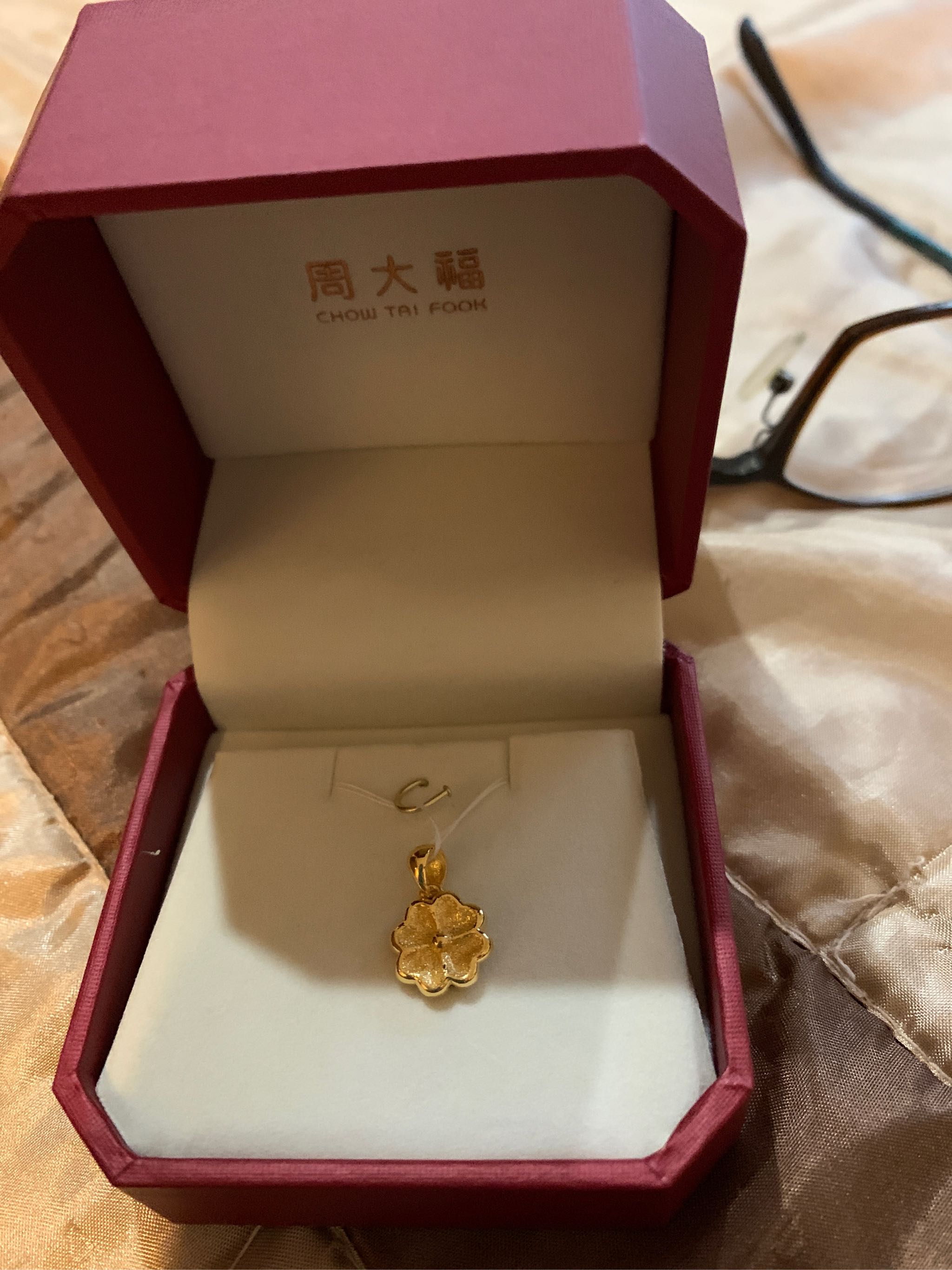 CHOW TAI FOOK クローバー ネックレス ゴールド CHOW TAI FOOK 999 Pure Gold Pendant - Four Leaf Clover R17541