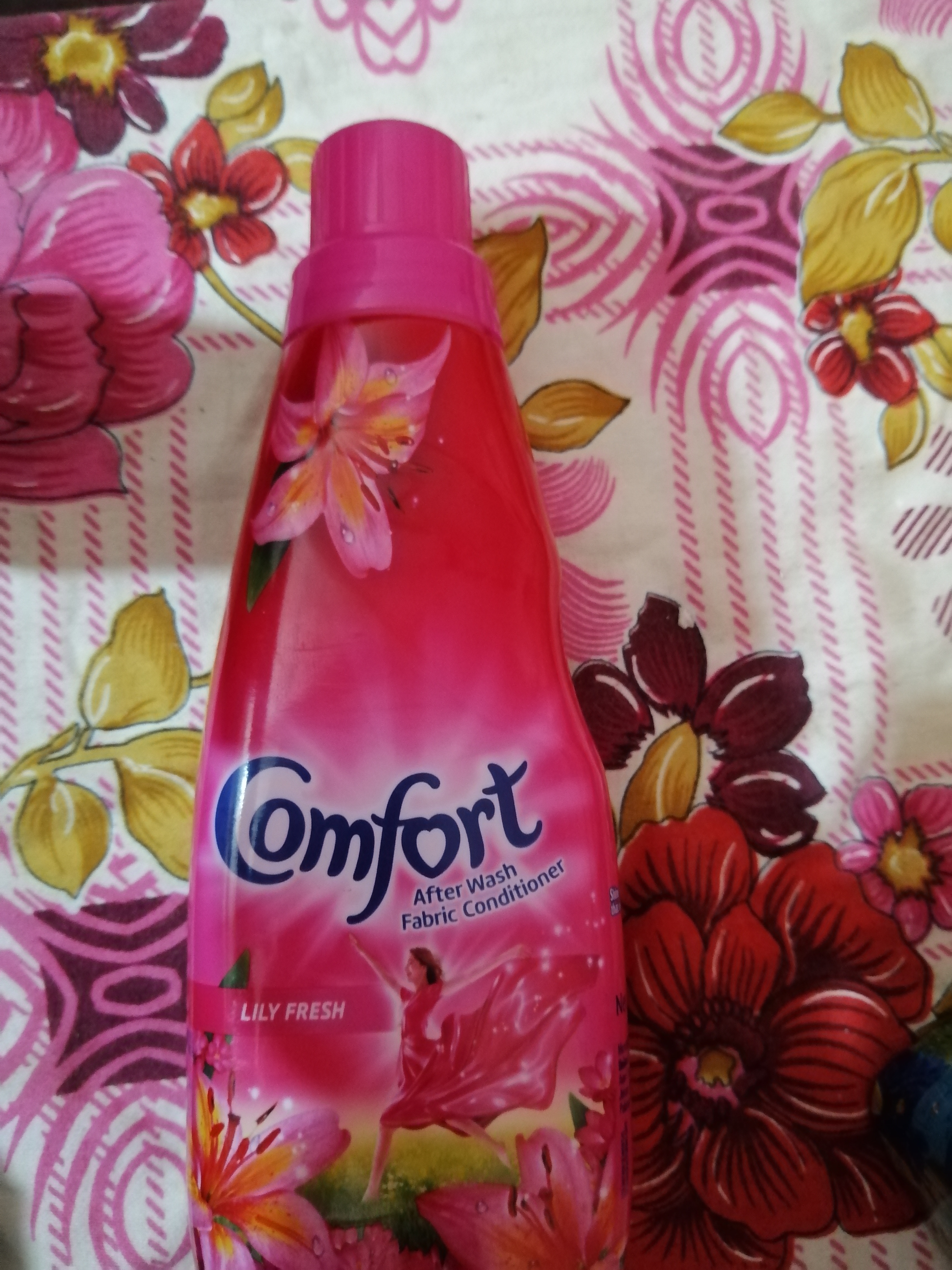 Buy Comfort Lily Fresh Fabric Conditioner 400ml Pouch Online at Special  Price in Pakistan 