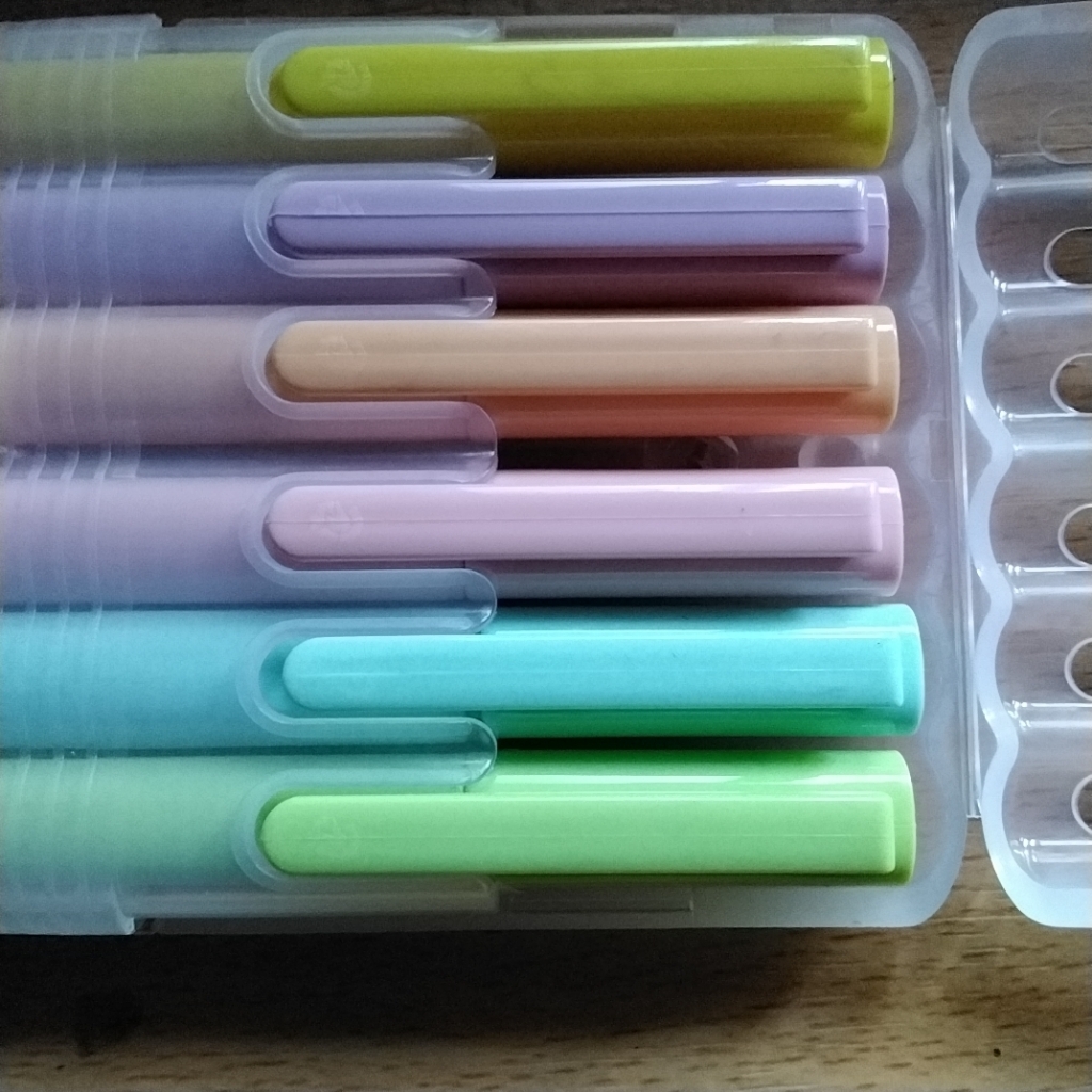 STAEDTLER Textmarker triplus highlighter, ergonomische Dreikantform, variable Spitze, ideal für