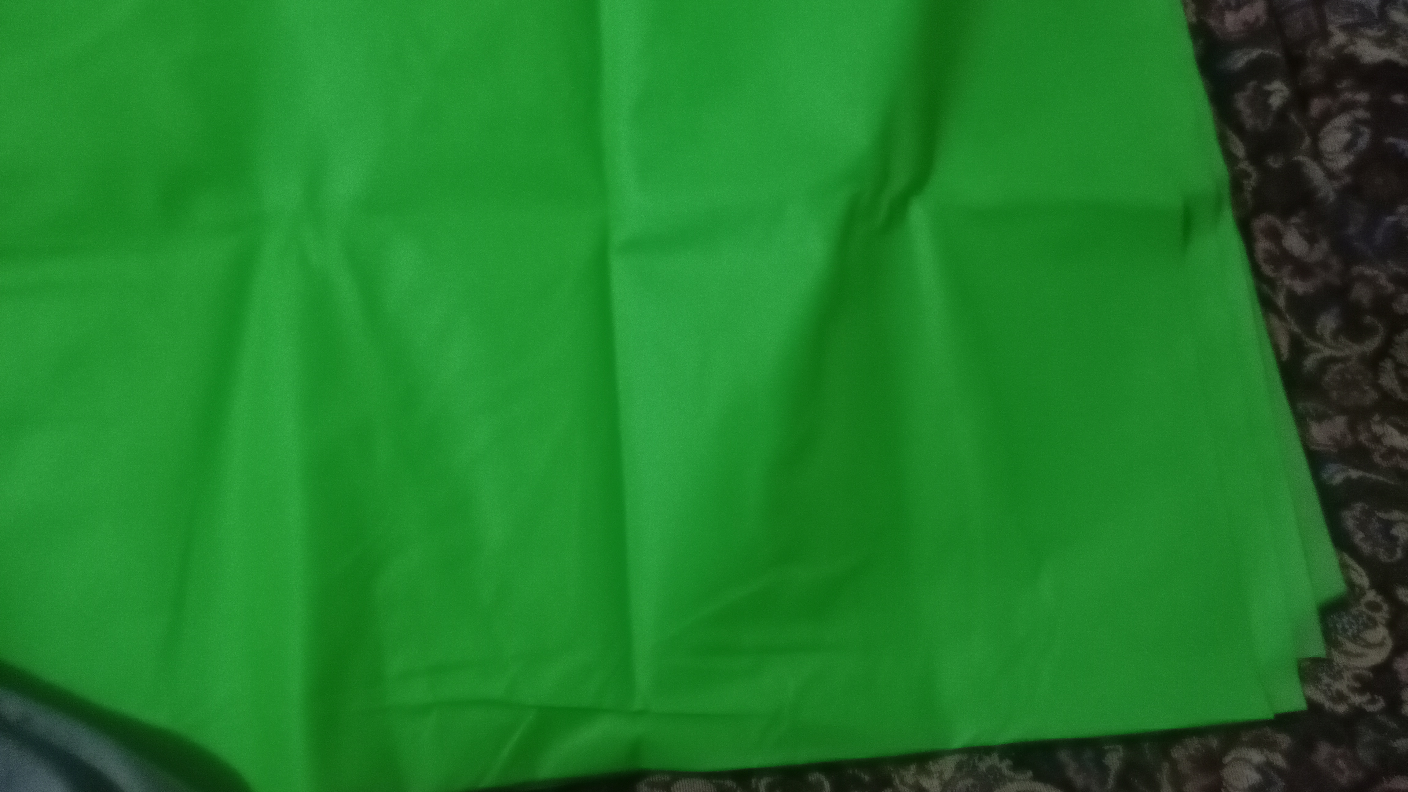 Green Screen Chromakey Green Cloth Studio Backdrop Background Removing  Sheet Video VFX Green Effect Pubg Gaming Backdrop Collapsible Reversible  Background 8x5ft/ 250×150 cm Chroma-Key with Adhesive Clips: Buy Online at  Best Prices