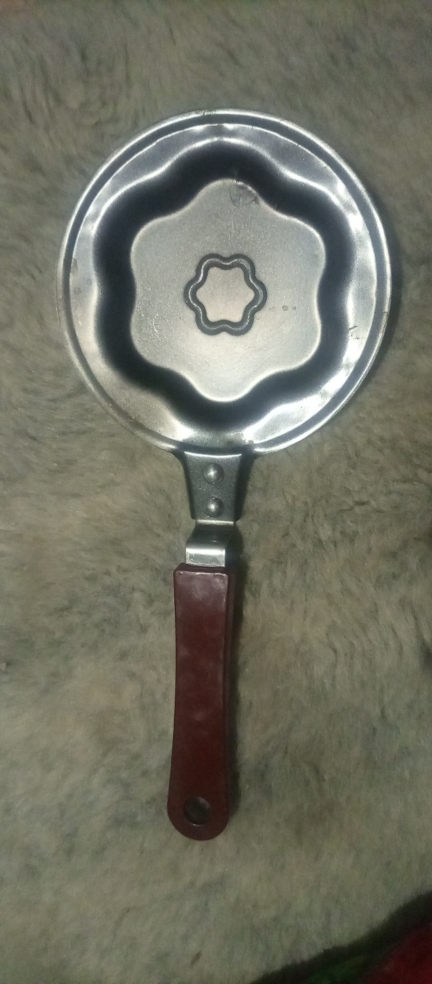 1pc Mini Frying Pan With Heart Or Star-shaped Non-stick Cooking