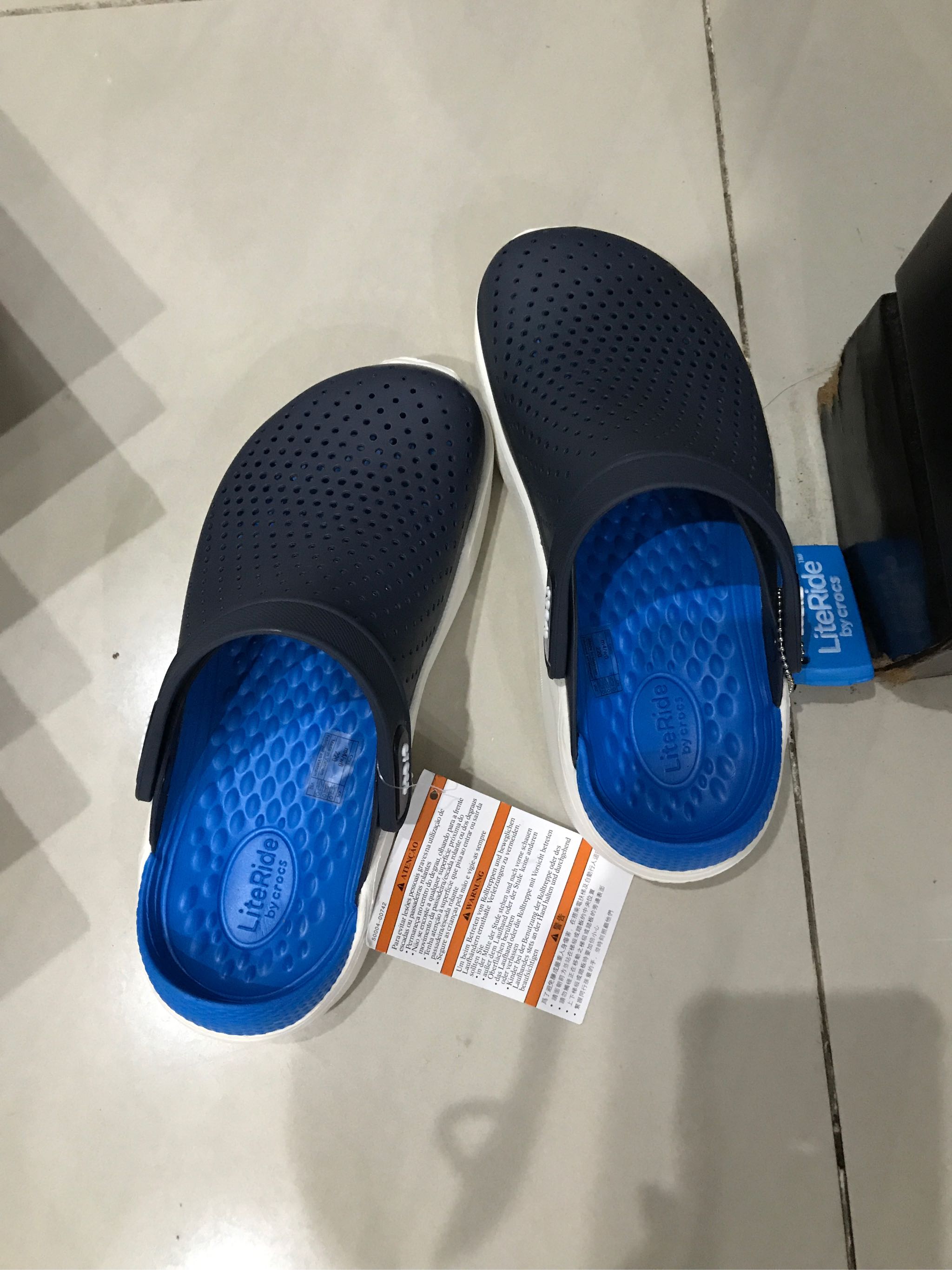 Tổng hợp Dép Đi Mưa Crocs giá rẻ, bán chạy tháng 4/2023 - BeeCost