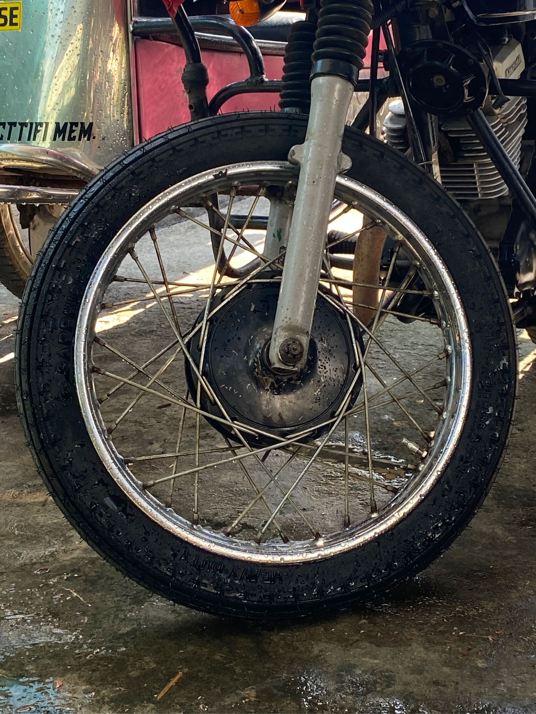 Yezdi Wheel Rim Yezdi Tyre Price SAPPHIRE TIRE E703 EXTREME