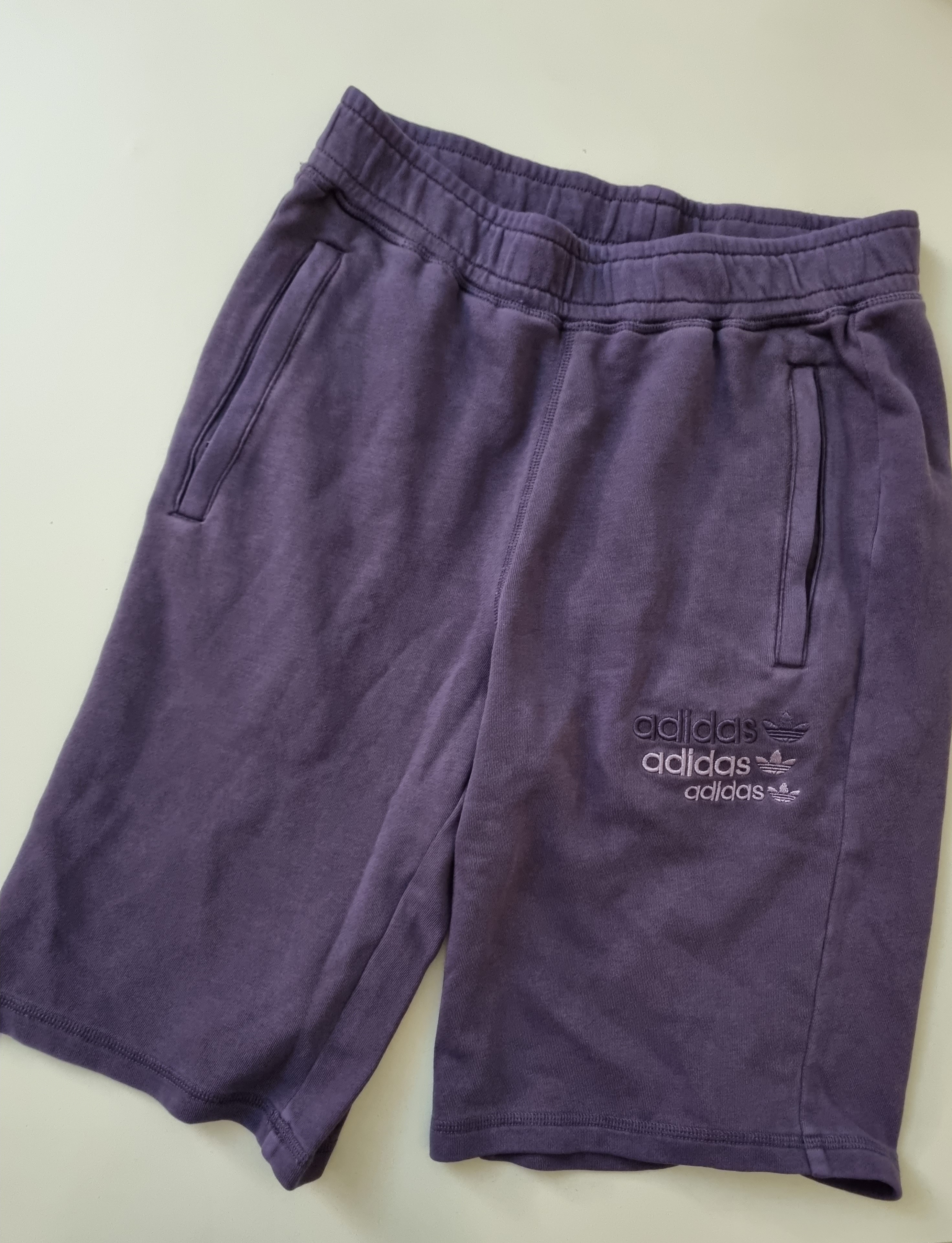 AEROREADY Essentials Chelsea 3-Stripes Shorts - Legend Ink – Sports Factory