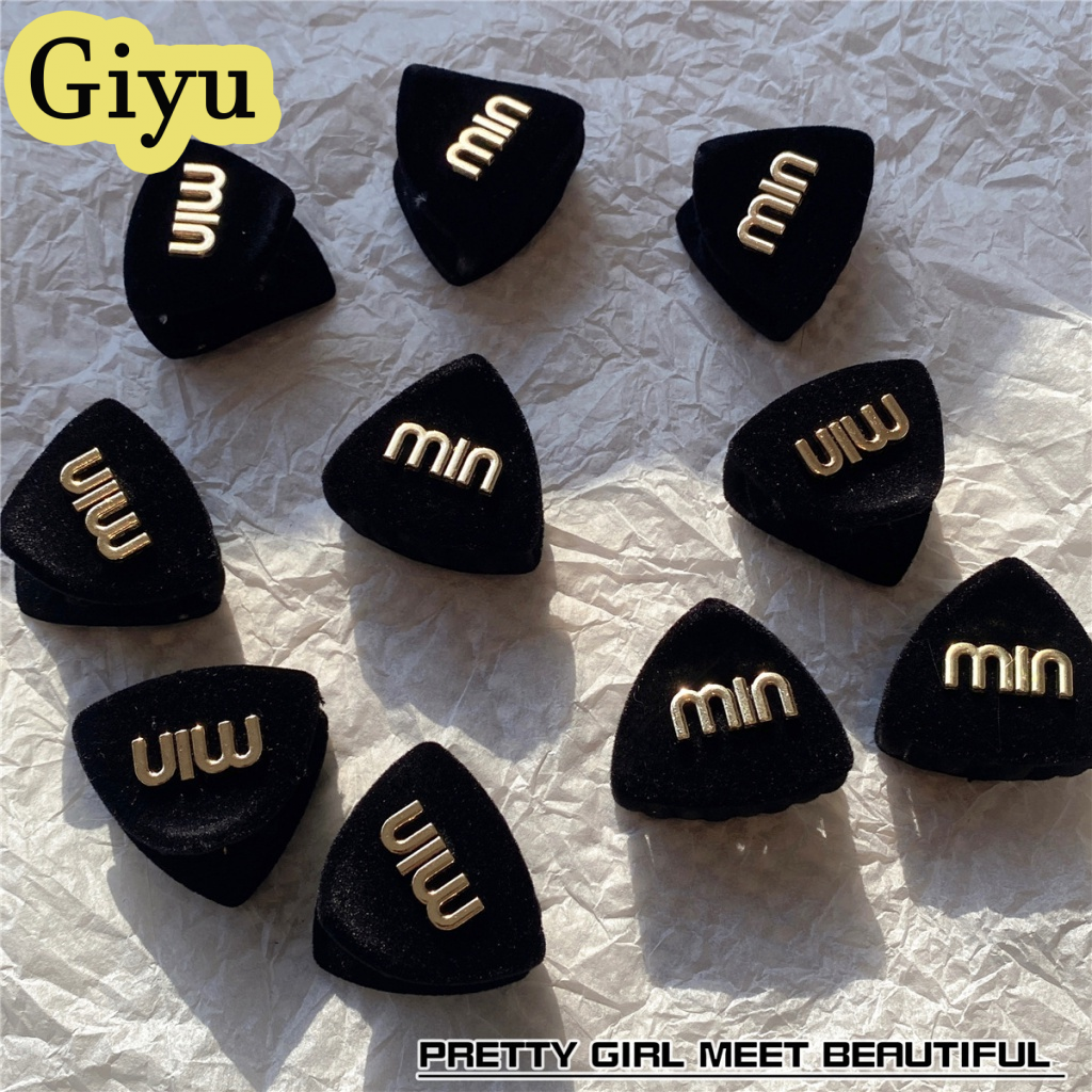 Giyu กิ๊บติดผมโลหะสีดำแฟชั่นสามเหลี่ยมเล็กฤดูใบไม้ผลิ2023 ราคา 13 บาท*ส่งฟรี