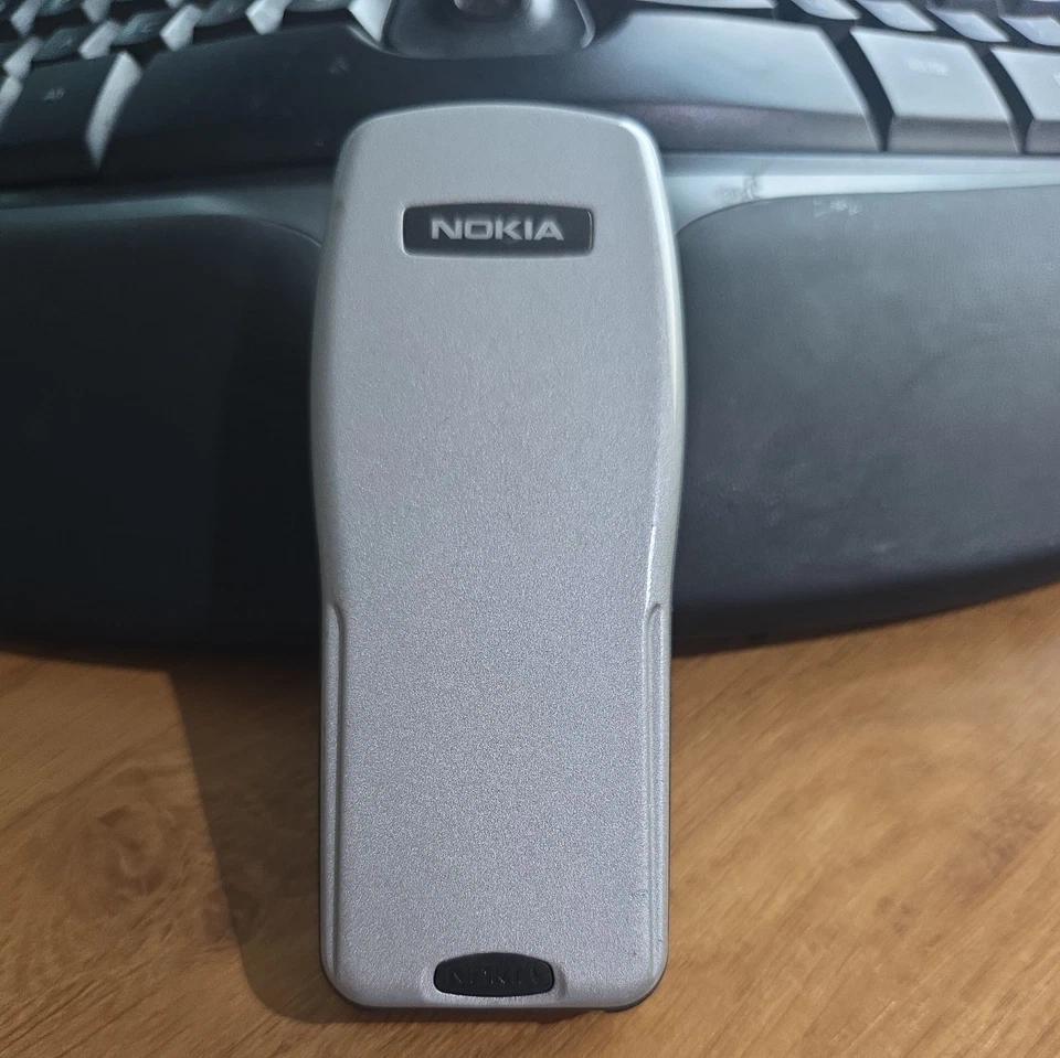Nokia 3210 Original Vintage Collector 2G Mobile Phone
