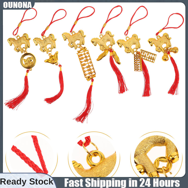 Lunar New Year Hangend Lantern Met Groetwoorden Betekent Rijkdom in Een Chinese Tempel Stock